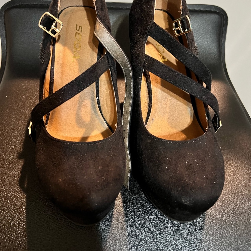 Black wedged heels